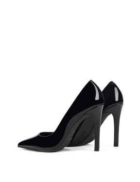 Patent high heel court pumps with a pointed toe shape
