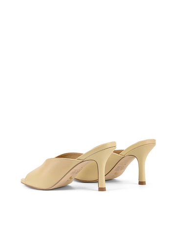 Women's heeled mule with v cut upper and pointed toe in custard yellow leather