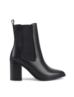 Women's black leather chelsea booth with stacked block heel, pointed toe and elastic gusset