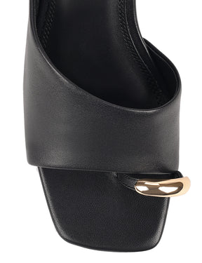 Smooth leather black sandal on a block heel with toe detail