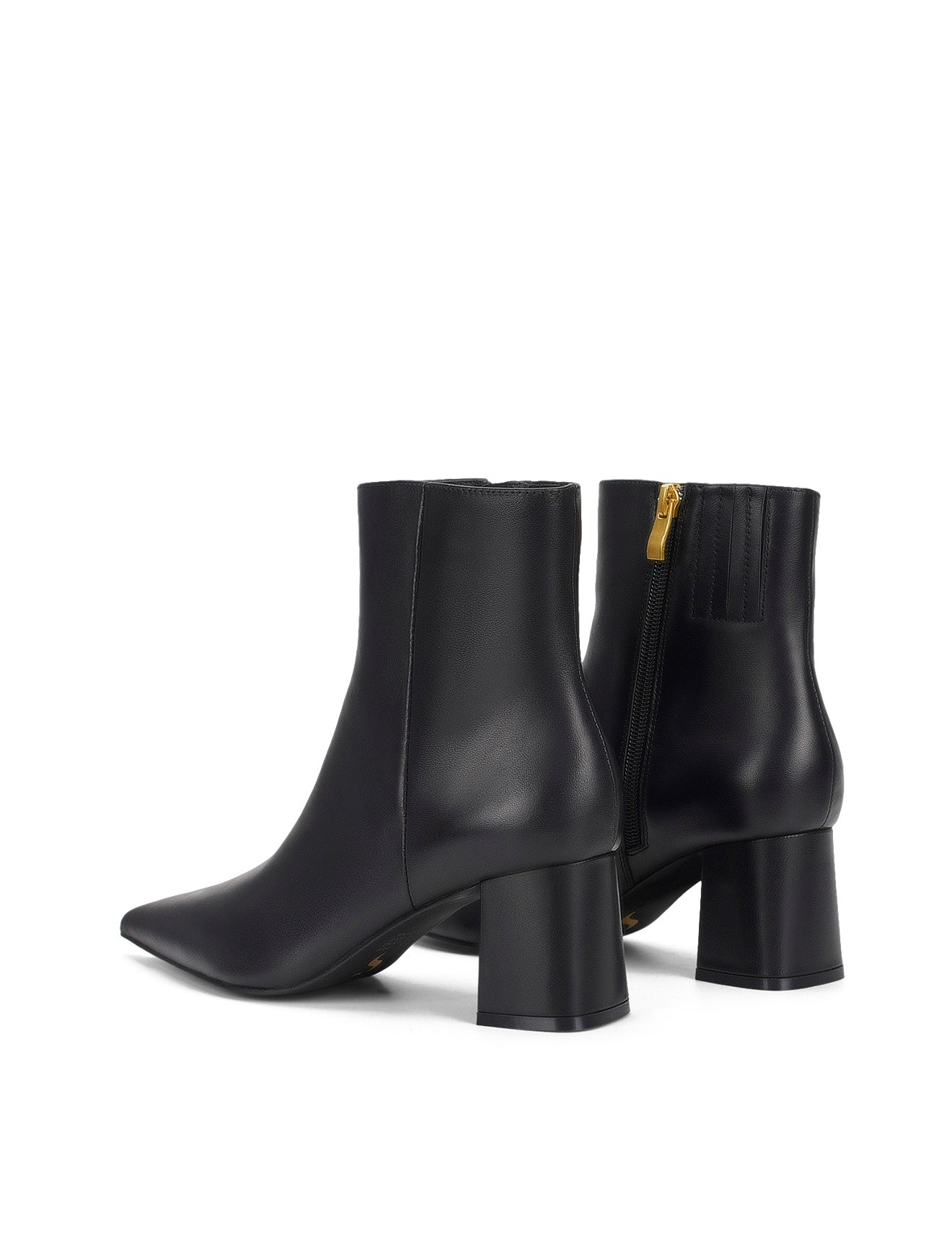 Women's black leather ankle boot with high heel and pointed toe